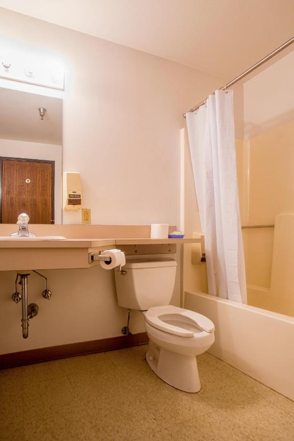Lafayette Inn Moundsville Esterno foto