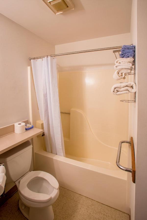 Lafayette Inn Moundsville Esterno foto